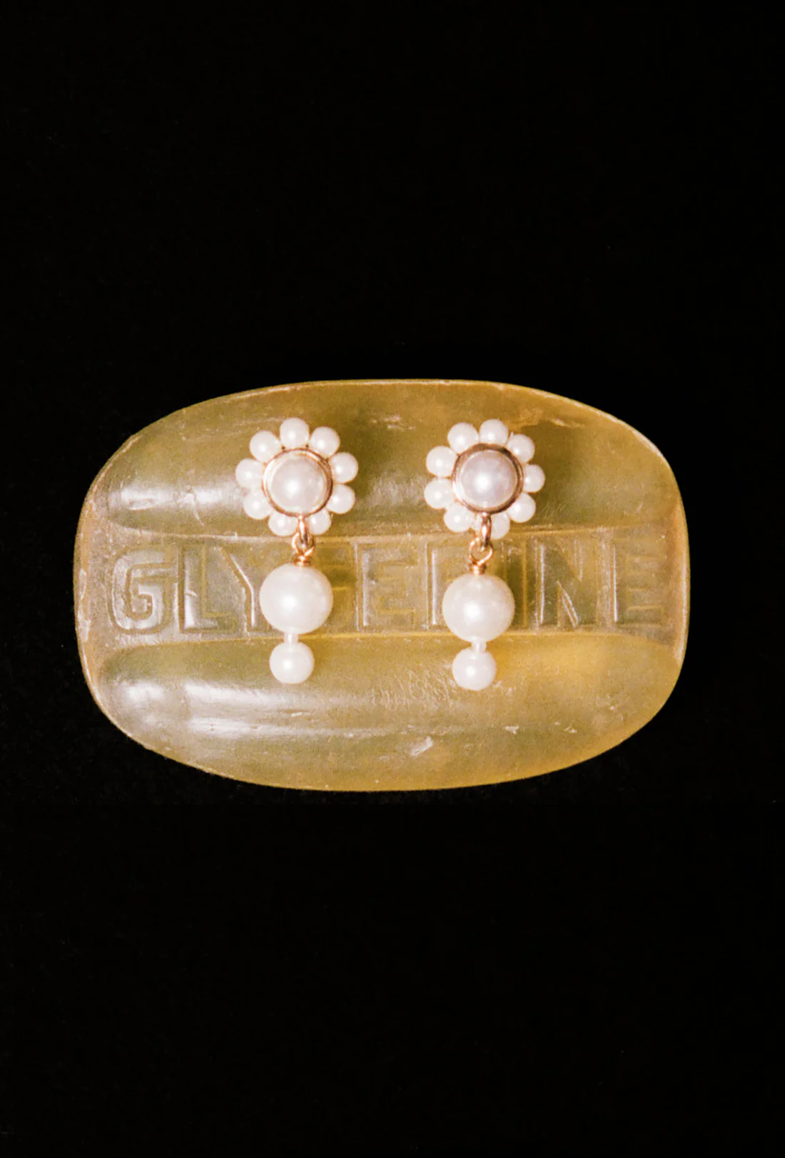 Eldora Earrings - Pearl - Zimenao